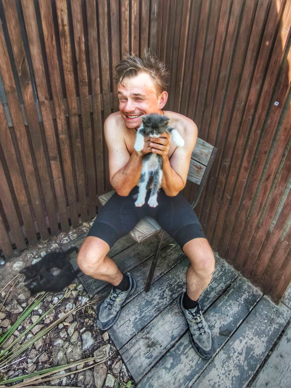 Спортивный психолог Александр Локалов переехал из Владимира в Казань восемь лет назад. Там он получил высшее образование, стал муниципальным служащим и оттуда же отправился в свой первый и сразу экстремальный велопробег. Следовал тот из Татарстана в Стамбул, повторяя исторический маршрут Великого шелкового пути.