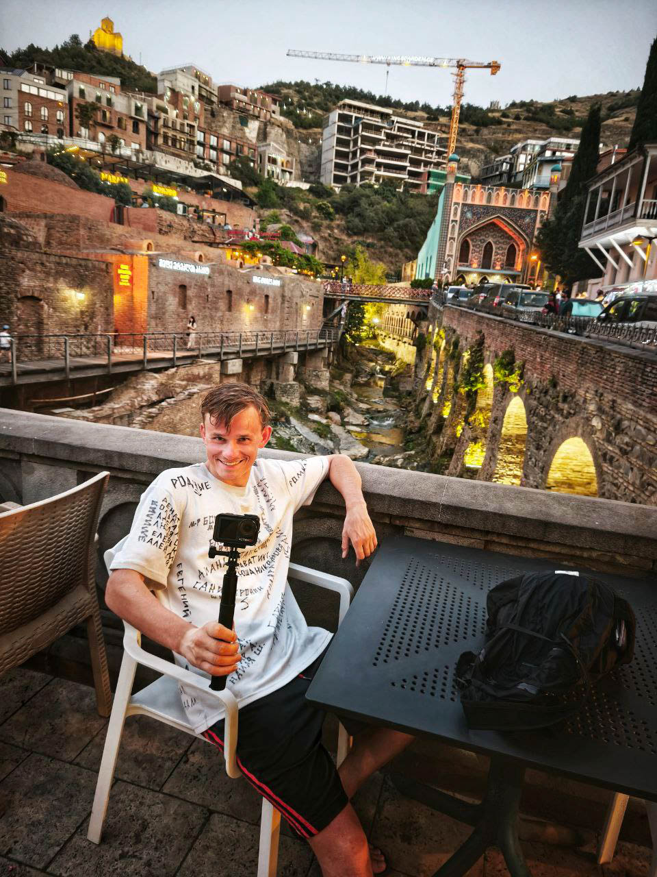 Спортивный психолог Александр Локалов переехал из Владимира в Казань восемь лет назад. Там он получил высшее образование, стал муниципальным служащим и оттуда же отправился в свой первый и сразу экстремальный велопробег. Следовал тот из Татарстана в Стамбул, повторяя исторический маршрут Великого шелкового пути.