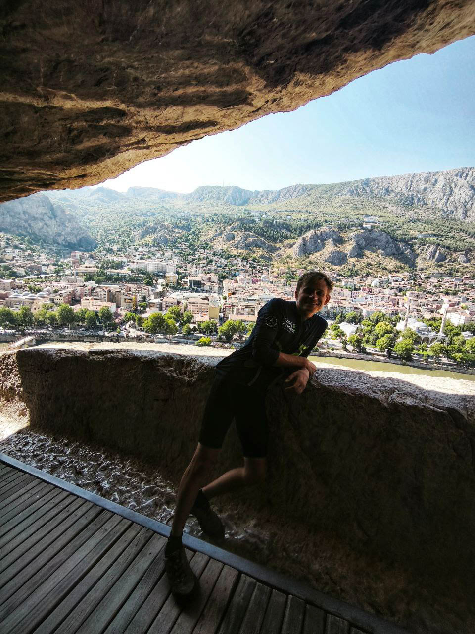 Спортивный психолог Александр Локалов переехал из Владимира в Казань восемь лет назад. Там он получил высшее образование, стал муниципальным служащим и оттуда же отправился в свой первый и сразу экстремальный велопробег. Следовал тот из Татарстана в Стамбул, повторяя исторический маршрут Великого шелкового пути.