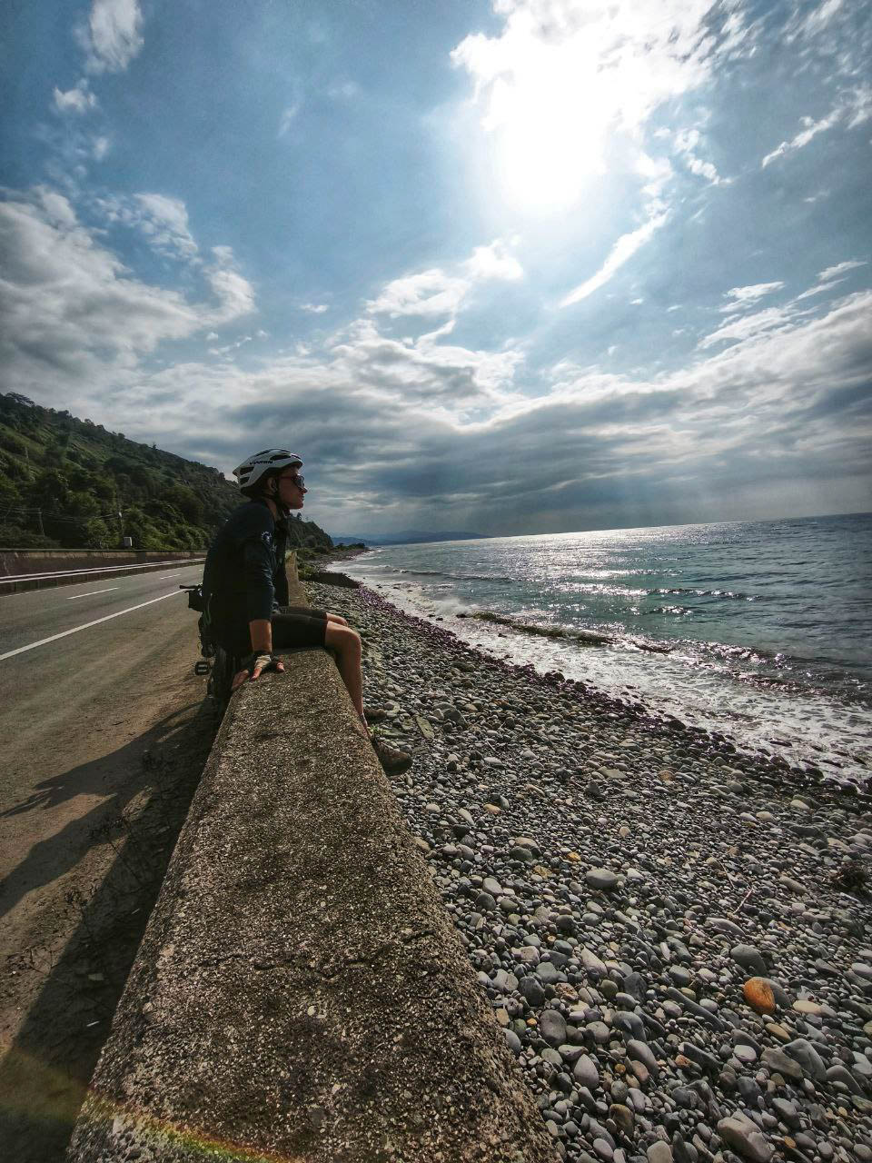 Спортивный психолог Александр Локалов переехал из Владимира в Казань восемь лет назад. Там он получил высшее образование, стал муниципальным служащим и оттуда же отправился в свой первый и сразу экстремальный велопробег. Следовал тот из Татарстана в Стамбул, повторяя исторический маршрут Великого шелкового пути.