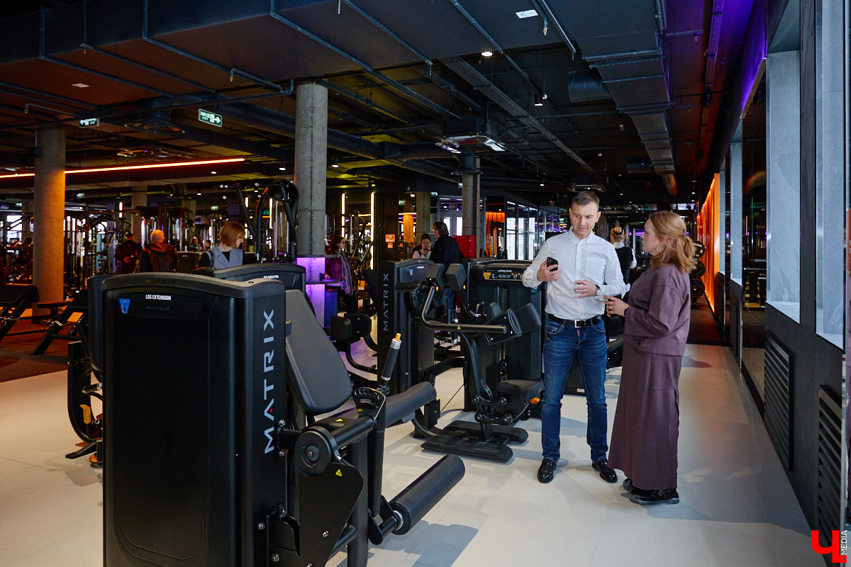 Фитнес-клуб в торговом центре — звучит интересно, согласитесь? В Ленинском районе в таком формате начало работу новое пространство DDX Fitness. Спортивная локация площадью 1500 квадратных метров стала 125-й по счету в России и первой в нашем регионе.