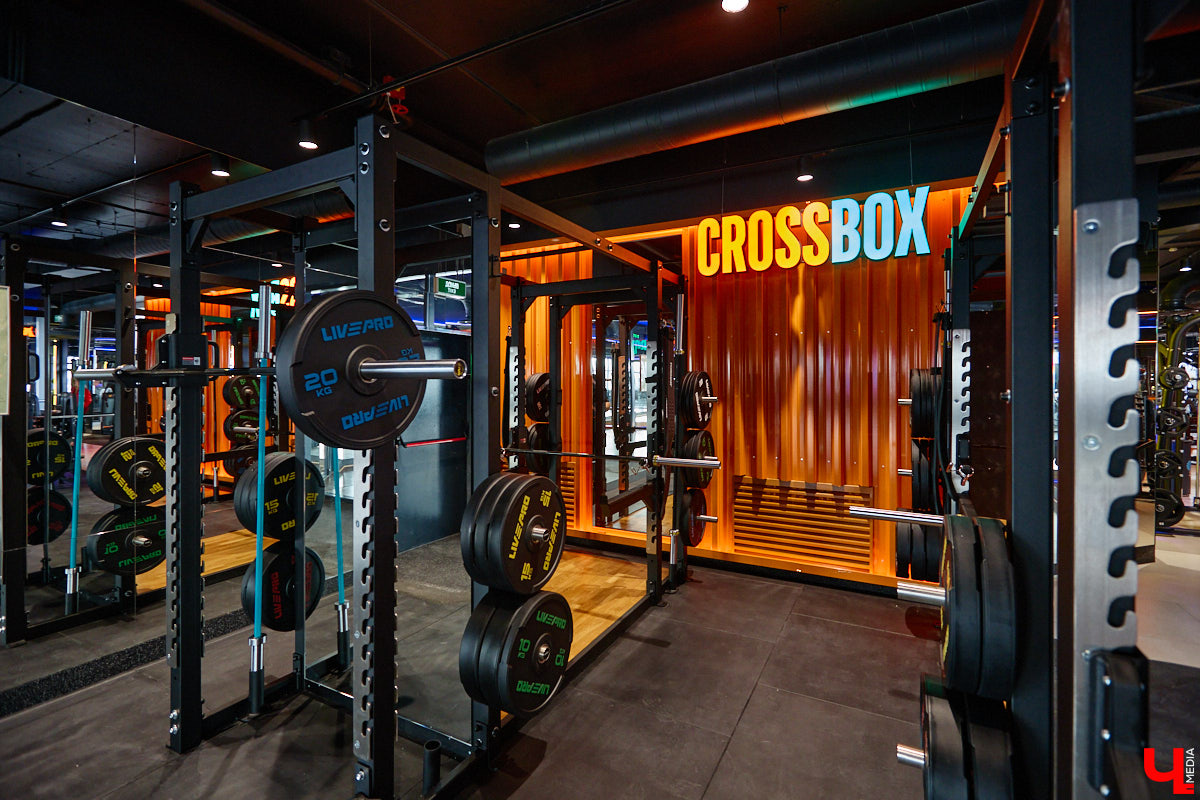 Фитнес-клуб в торговом центре — звучит интересно, согласитесь? В Ленинском районе в таком формате начало работу новое пространство DDX Fitness. Спортивная локация площадью 1500 квадратных метров стала 125-й по счету в России и первой в нашем регионе.