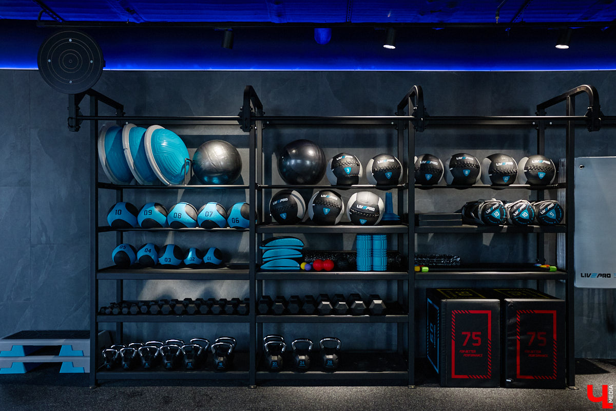 Фитнес-клуб в торговом центре — звучит интересно, согласитесь? В Ленинском районе в таком формате начало работу новое пространство DDX Fitness. Спортивная локация площадью 1500 квадратных метров стала 125-й по счету в России и первой в нашем регионе.