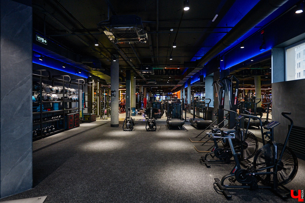 Фитнес-клуб в торговом центре — звучит интересно, согласитесь? В Ленинском районе в таком формате начало работу новое пространство DDX Fitness. Спортивная локация площадью 1500 квадратных метров стала 125-й по счету в России и первой в нашем регионе.