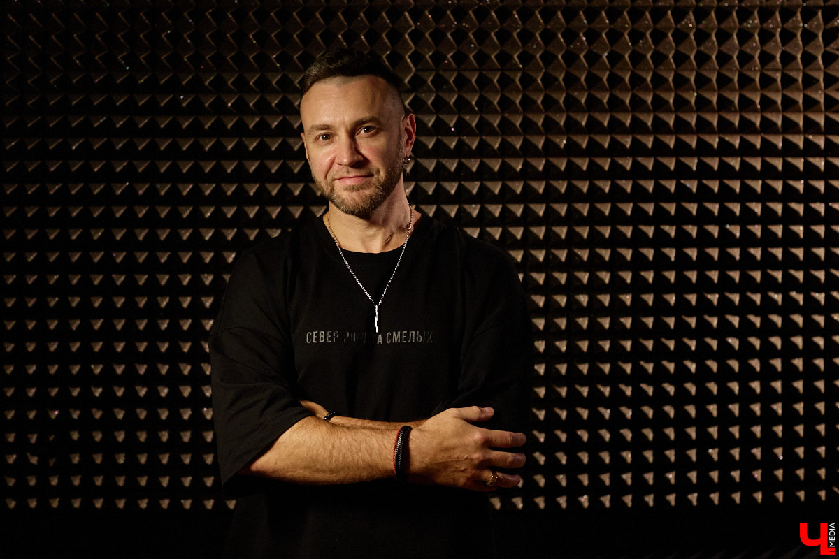 No Hopes, он же Александр Горбатюк, — диджей и музыкальный продюсер, ранее известный на мировой электронной сцене как Саня Шелест. Его треки звучат в клубах и на радиостанциях по всей планете, они появлялись в сетах Armin Van Buuren и Don Diablo. Спустя почти 10 лет с последнего интервью у «Ключ-Медиа» появилась возможность вновь с глазу на глаз пообщаться со звездой.