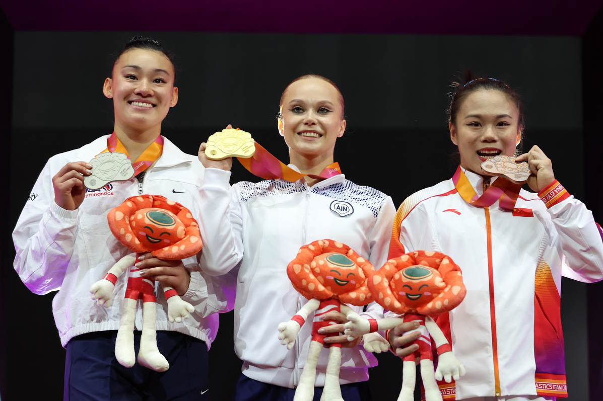 Гимнастка Ангелина Мельникова, которая в параллельном зачете представляет 33-й регион, выиграла две золотые медали на чемпионате мира в Джакарте. А звезда пауэрлифтинга Майя Филимонова стала лучшей на чемпионате Азии в Гонконге. Читайте об этих и других, не менее значимых победах владимирских спортсменов в нашем обзоре!