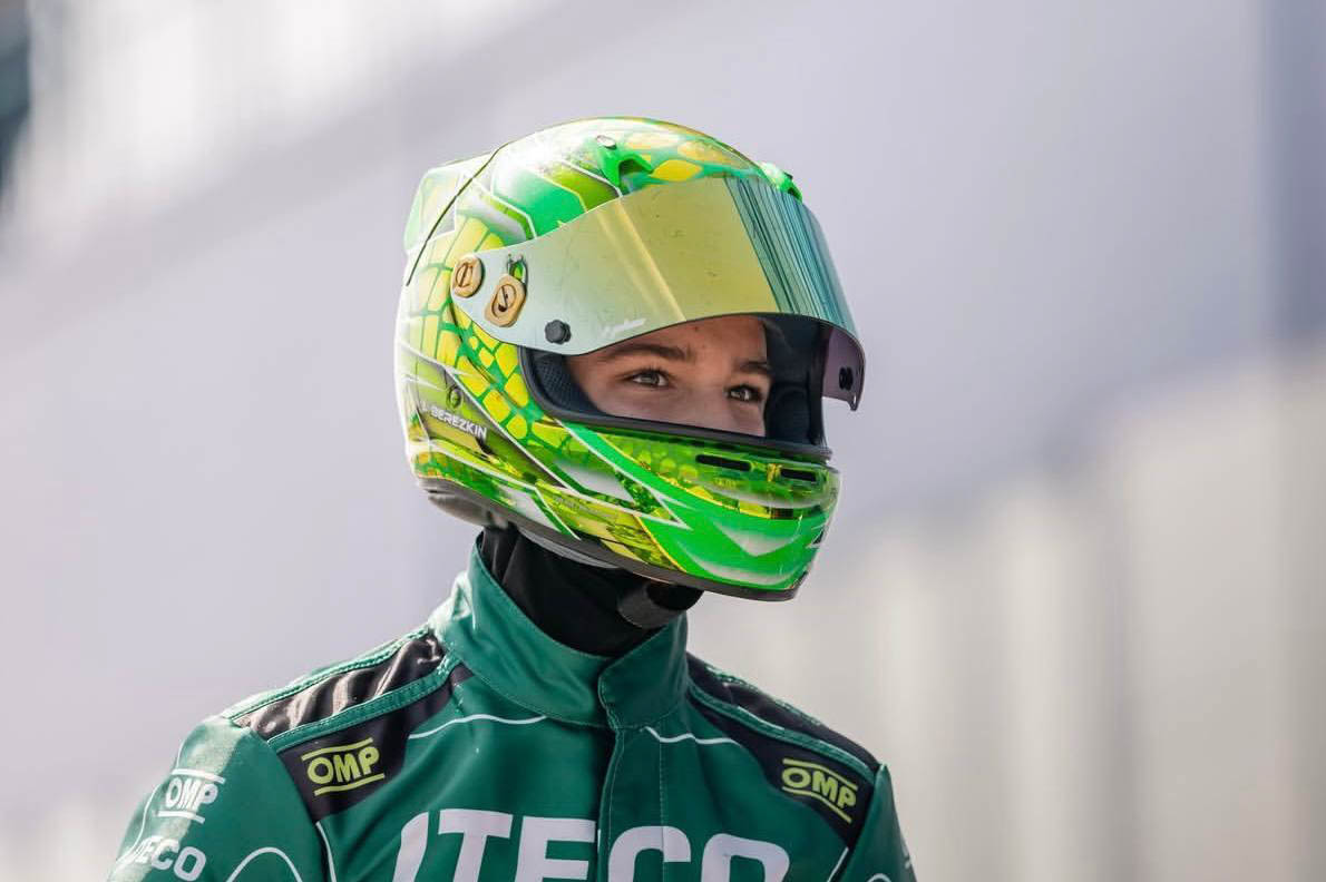 Гимнастка Ангелина Мельникова, которая в параллельном зачете представляет 33-й регион, выиграла две золотые медали на чемпионате мира в Джакарте. А звезда пауэрлифтинга Майя Филимонова стала лучшей на чемпионате Азии в Гонконге. Читайте об этих и других, не менее значимых победах владимирских спортсменов в нашем обзоре!