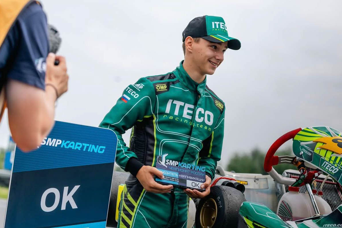 Гимнастка Ангелина Мельникова, которая в параллельном зачете представляет 33-й регион, выиграла две золотые медали на чемпионате мира в Джакарте. А звезда пауэрлифтинга Майя Филимонова стала лучшей на чемпионате Азии в Гонконге. Читайте об этих и других, не менее значимых победах владимирских спортсменов в нашем обзоре!