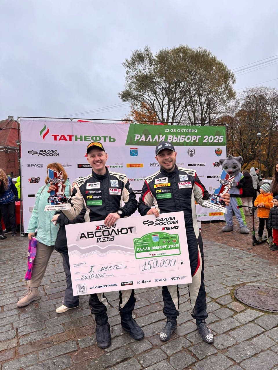 Гимнастка Ангелина Мельникова, которая в параллельном зачете представляет 33-й регион, выиграла две золотые медали на чемпионате мира в Джакарте. А звезда пауэрлифтинга Майя Филимонова стала лучшей на чемпионате Азии в Гонконге. Читайте об этих и других, не менее значимых победах владимирских спортсменов в нашем обзоре!