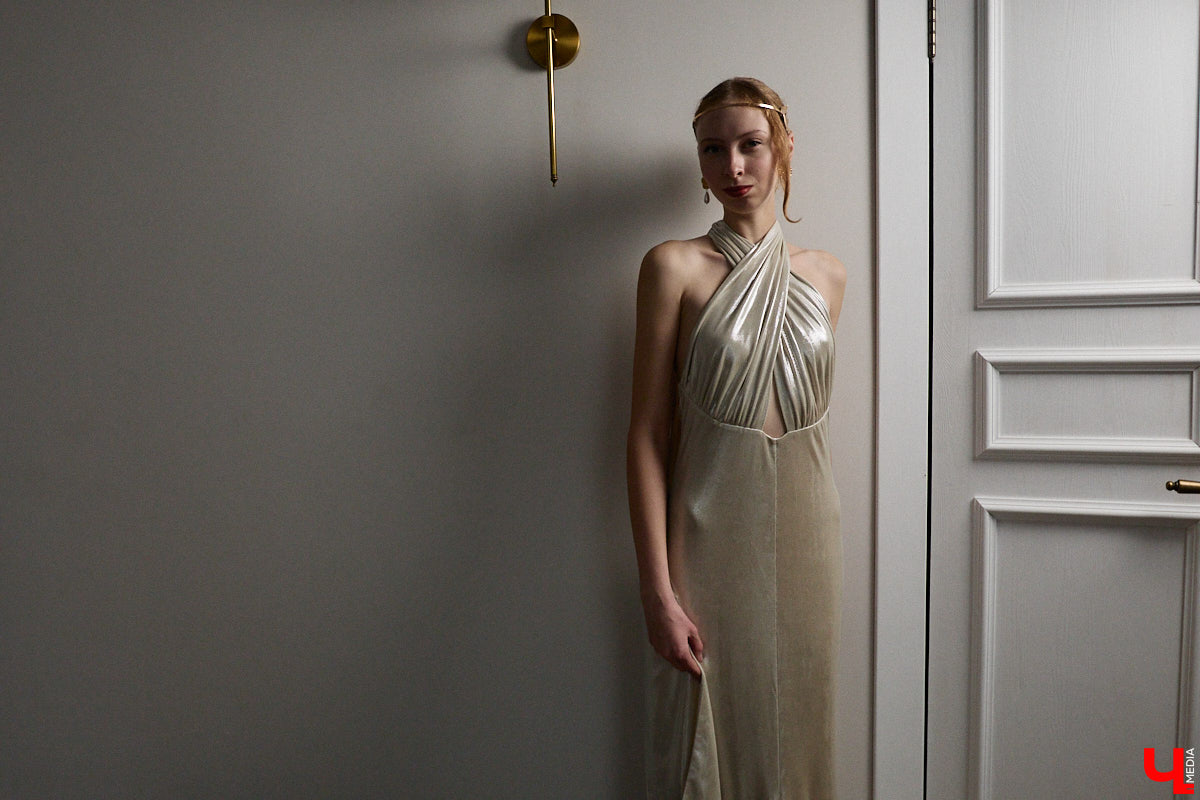 Древние греки считали красоту неотъемлемым свойством мира, а Аристотель принимал ее как проявление высшей гармонии. И если раньше мудрецы восхищались всем прекрасным, то наша героиня Софья Савельева черпает вдохновение из мифов о богинях с горы Олимп. Девушка уверена, что даже в повседневном аутфите можно отразить черты их образов.