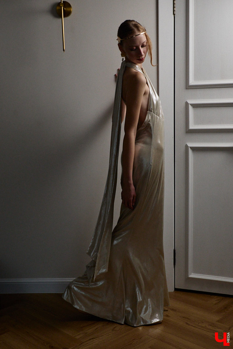 Древние греки считали красоту неотъемлемым свойством мира, а Аристотель принимал ее как проявление высшей гармонии. И если раньше мудрецы восхищались всем прекрасным, то наша героиня Софья Савельева черпает вдохновение из мифов о богинях с горы Олимп. Девушка уверена, что даже в повседневном аутфите можно отразить черты их образов.