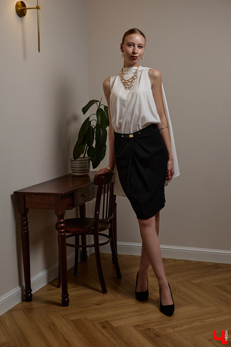 Древние греки считали красоту неотъемлемым свойством мира, а Аристотель принимал ее как проявление высшей гармонии. И если раньше мудрецы восхищались всем прекрасным, то наша героиня Софья Савельева черпает вдохновение из мифов о богинях с горы Олимп. Девушка уверена, что даже в повседневном аутфите можно отразить черты их образов.