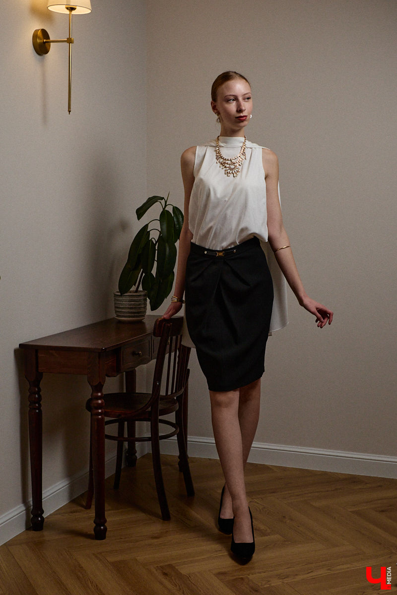 Древние греки считали красоту неотъемлемым свойством мира, а Аристотель принимал ее как проявление высшей гармонии. И если раньше мудрецы восхищались всем прекрасным, то наша героиня Софья Савельева черпает вдохновение из мифов о богинях с горы Олимп. Девушка уверена, что даже в повседневном аутфите можно отразить черты их образов.