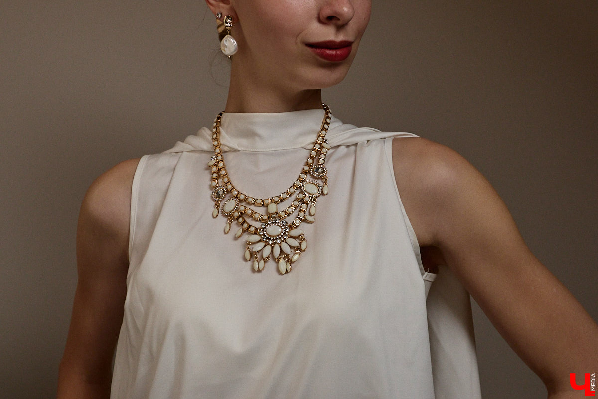 Древние греки считали красоту неотъемлемым свойством мира, а Аристотель принимал ее как проявление высшей гармонии. И если раньше мудрецы восхищались всем прекрасным, то наша героиня Софья Савельева черпает вдохновение из мифов о богинях с горы Олимп. Девушка уверена, что даже в повседневном аутфите можно отразить черты их образов.