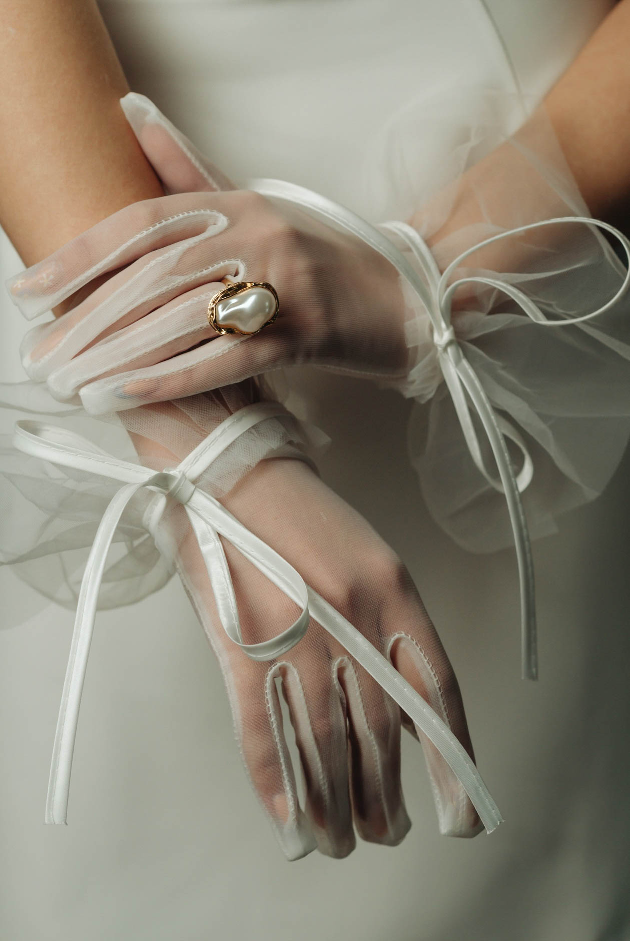 Когда слышишь «суши», на ум приходят Страна восходящего солнца, гора Фудзи на гравюрах Кацусики Хокусая и прекрасные гейши. А если речь зашла о круассанах? Или блинчиках с медом? Новый проект владимирского фотографа Влада Бирюкова «Съедобная нация» стал отражением невидимой, но очень крепкой связи между страной и ее кулинарными традициями. На гастрономической карте уже отметились Франция, Россия, Грузия и Япония.