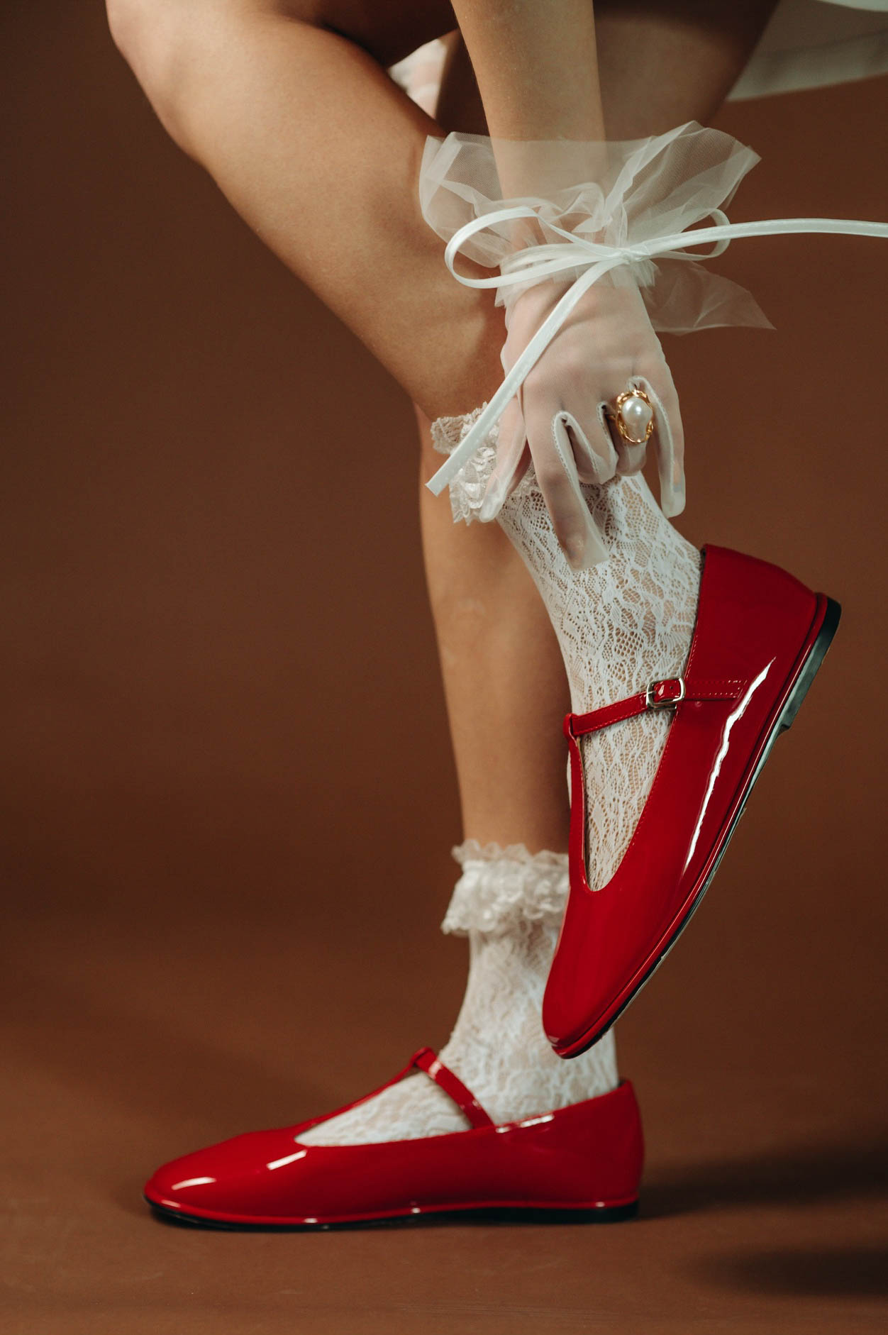 Когда слышишь «суши», на ум приходят Страна восходящего солнца, гора Фудзи на гравюрах Кацусики Хокусая и прекрасные гейши. А если речь зашла о круассанах? Или блинчиках с медом? Новый проект владимирского фотографа Влада Бирюкова «Съедобная нация» стал отражением невидимой, но очень крепкой связи между страной и ее кулинарными традициями. На гастрономической карте уже отметились Франция, Россия, Грузия и Япония.