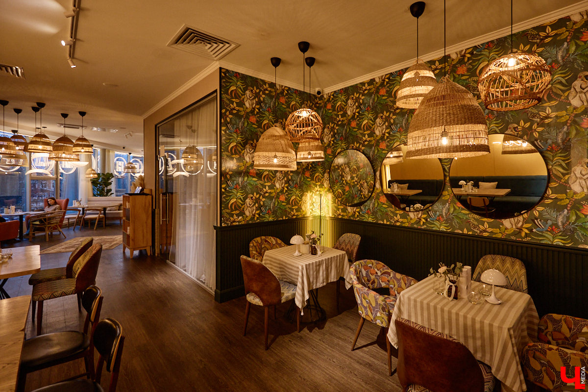 Есть такие точки на карте города, куда едешь за настроением — без планов и спешки, в удовольствие. Для владимирцев одно из таких мест — обновленный комплекс «Руськино» на Суздальском проспекте, где фильмы, еда, гаджеты и даже киберспорт гармонично уживаются под одной крышей. А значит, каждый найдет себе занятие по душе: от дневных семейных посиделок до ночных геймерских баталий.