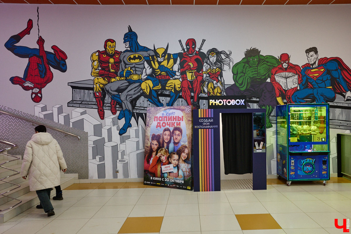 Есть такие точки на карте города, куда едешь за настроением — без планов и спешки, в удовольствие. Для владимирцев одно из таких мест — обновленный комплекс «Руськино» на Суздальском проспекте, где фильмы, еда, гаджеты и даже киберспорт гармонично уживаются под одной крышей. А значит, каждый найдет себе занятие по душе: от дневных семейных посиделок до ночных геймерских баталий.