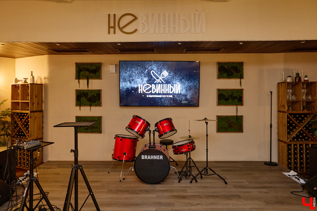 Есть такие точки на карте города, куда едешь за настроением — без планов и спешки, в удовольствие. Для владимирцев одно из таких мест — обновленный комплекс «Руськино» на Суздальском проспекте, где фильмы, еда, гаджеты и даже киберспорт гармонично уживаются под одной крышей. А значит, каждый найдет себе занятие по душе: от дневных семейных посиделок до ночных геймерских баталий.