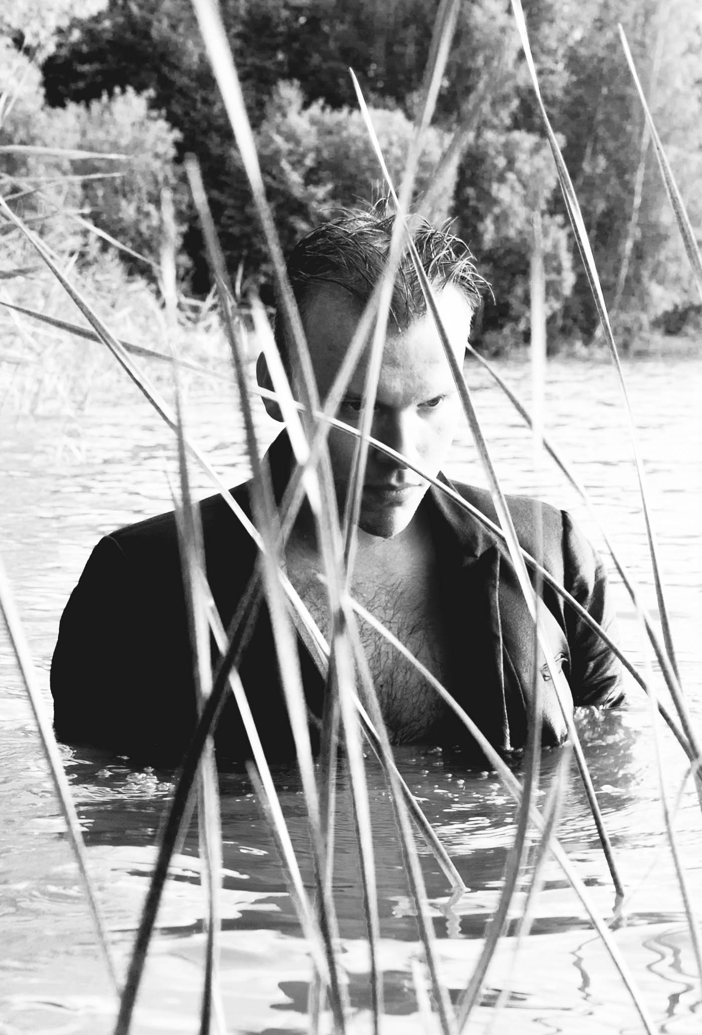 При помощи фотосессий женщины раскрываются, преображаются. А что же мужчины? На счету Али Валевской немало концептуальных съемок, участие в которых принимали готовые на эксперименты джентльмены. Тонкостями работы с ними она поделилась с «Ключ-Медиа».