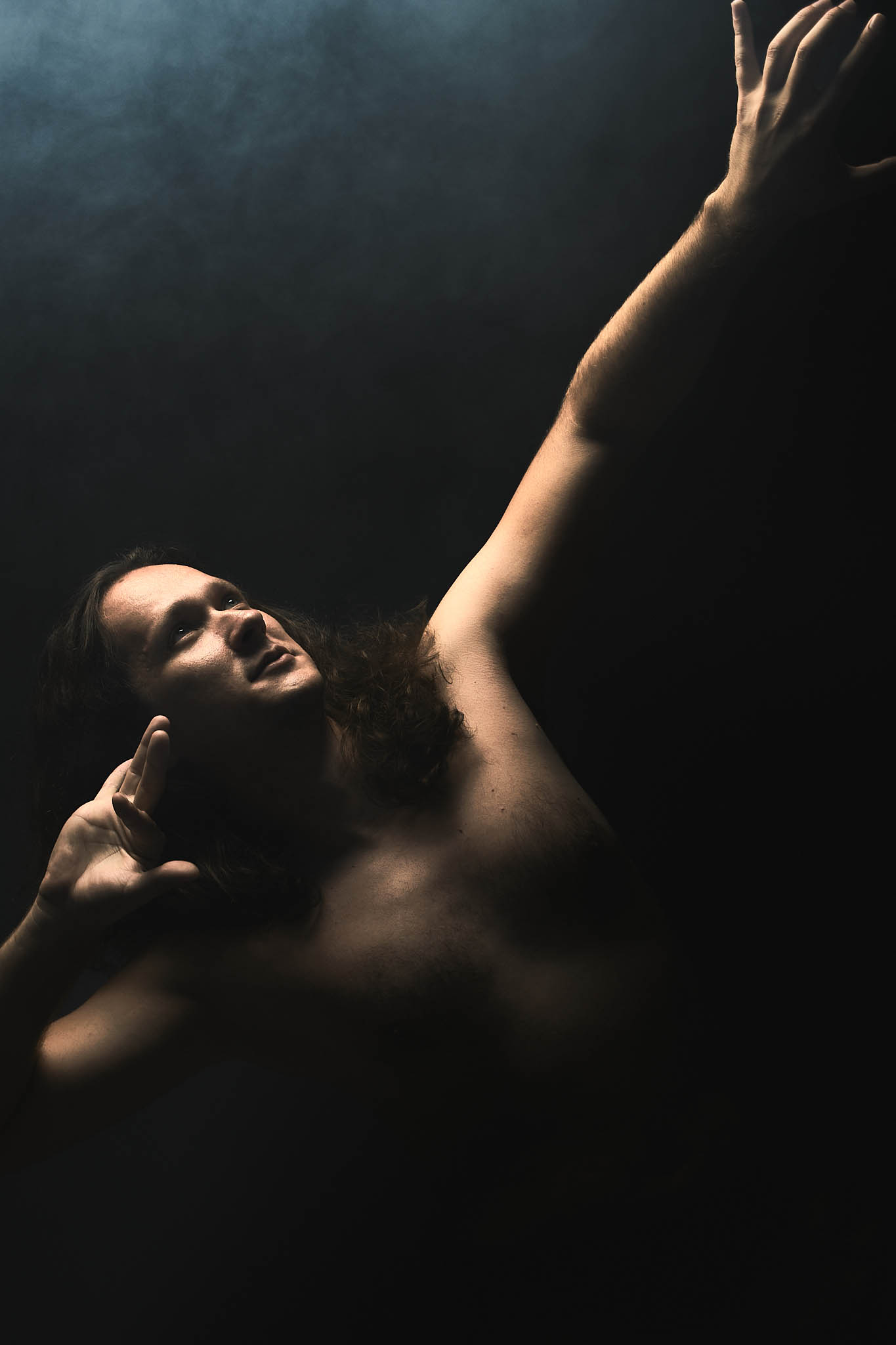 При помощи фотосессий женщины раскрываются, преображаются. А что же мужчины? На счету Али Валевской немало концептуальных съемок, участие в которых принимали готовые на эксперименты джентльмены. Тонкостями работы с ними она поделилась с «Ключ-Медиа».