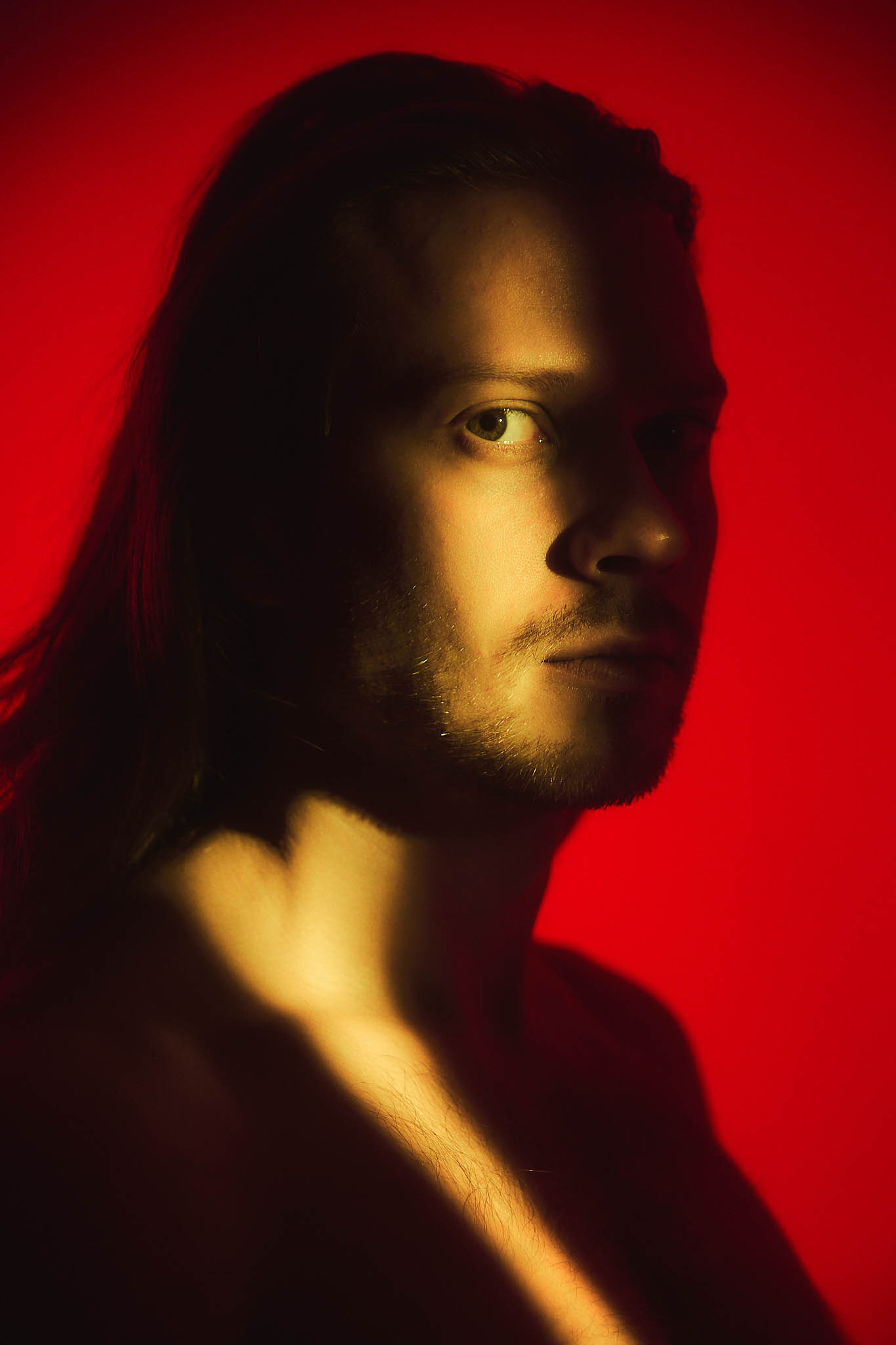 При помощи фотосессий женщины раскрываются, преображаются. А что же мужчины? На счету Али Валевской немало концептуальных съемок, участие в которых принимали готовые на эксперименты джентльмены. Тонкостями работы с ними она поделилась с «Ключ-Медиа».