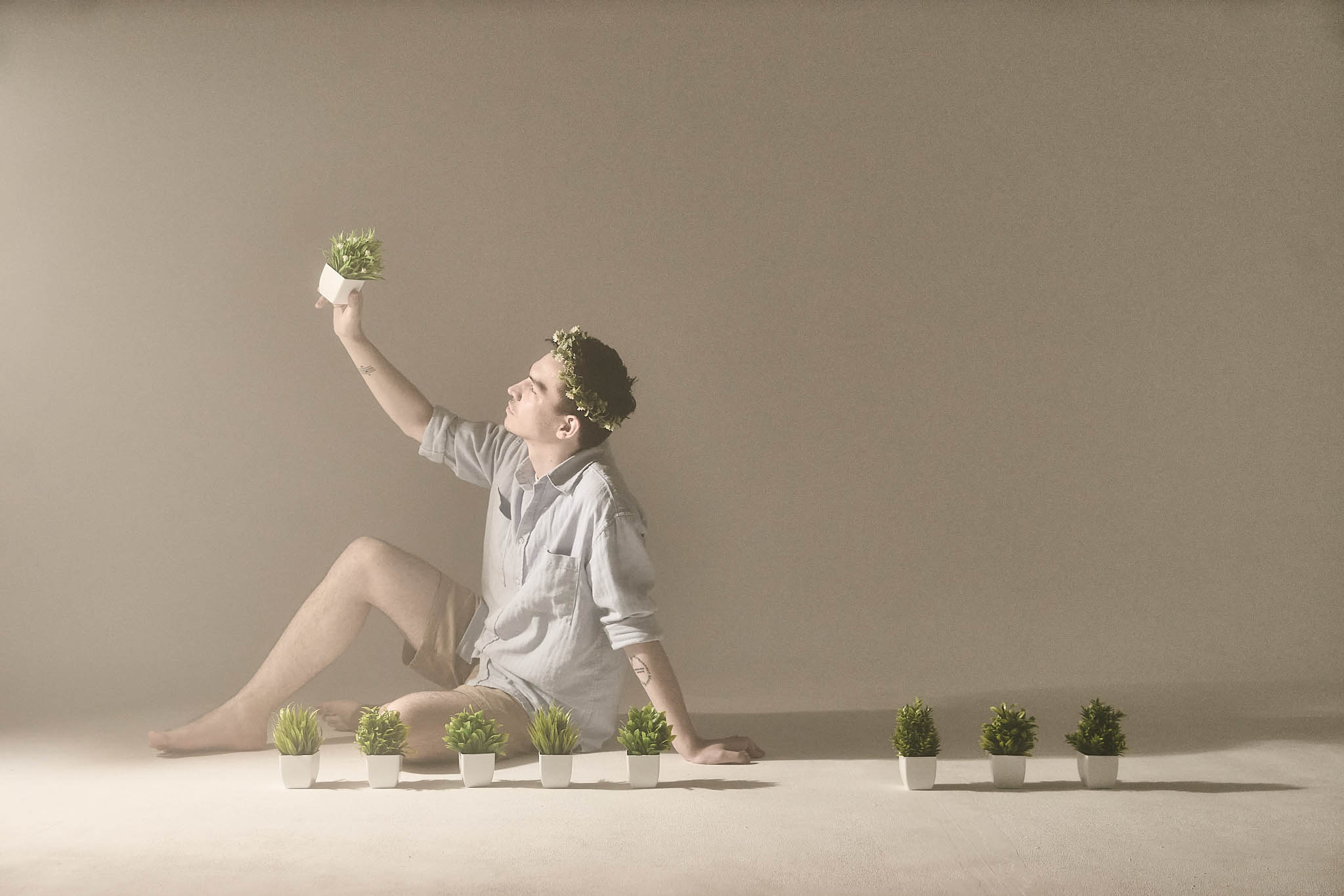 При помощи фотосессий женщины раскрываются, преображаются. А что же мужчины? На счету Али Валевской немало концептуальных съемок, участие в которых принимали готовые на эксперименты джентльмены. Тонкостями работы с ними она поделилась с «Ключ-Медиа».