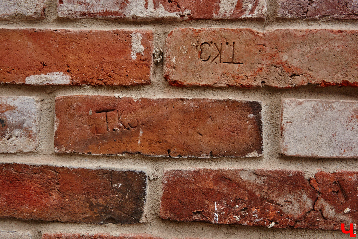 После знакомства с улицами Владимира, расположенными на дне так называемой Лохани, приглашаем прогуляться по ее склонам. Именно в этой части находятся, пожалуй, самые крутые улицы бывшей Гончарной слободы. Причем таковыми они являются не только из-за ландшафта, но также исходя из стоимости объектов, которые выросли там за последние годы.