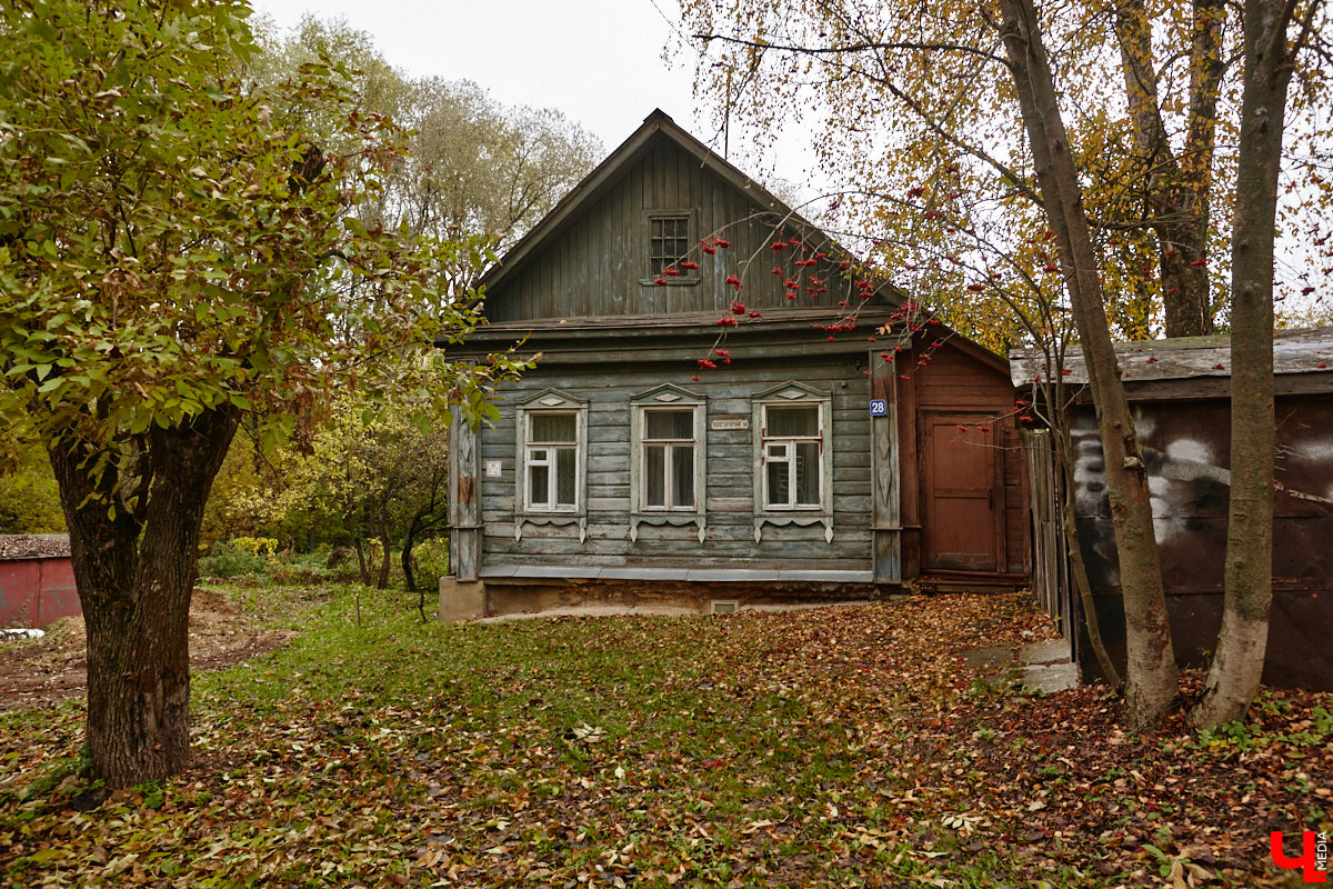 После знакомства с улицами Владимира, расположенными на дне так называемой Лохани, приглашаем прогуляться по ее склонам. Именно в этой части находятся, пожалуй, самые крутые улицы бывшей Гончарной слободы. Причем таковыми они являются не только из-за ландшафта, но также исходя из стоимости объектов, которые выросли там за последние годы.