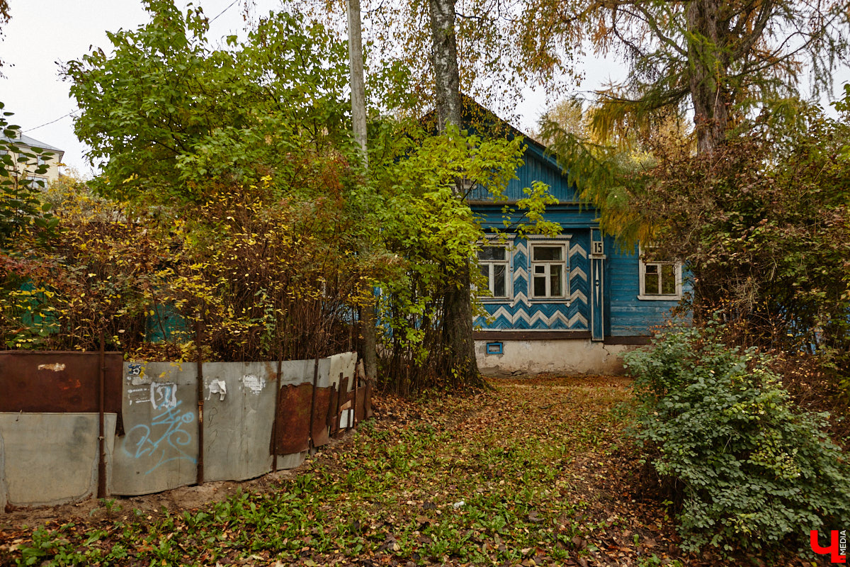 После знакомства с улицами Владимира, расположенными на дне так называемой Лохани, приглашаем прогуляться по ее склонам. Именно в этой части находятся, пожалуй, самые крутые улицы бывшей Гончарной слободы. Причем таковыми они являются не только из-за ландшафта, но также исходя из стоимости объектов, которые выросли там за последние годы.