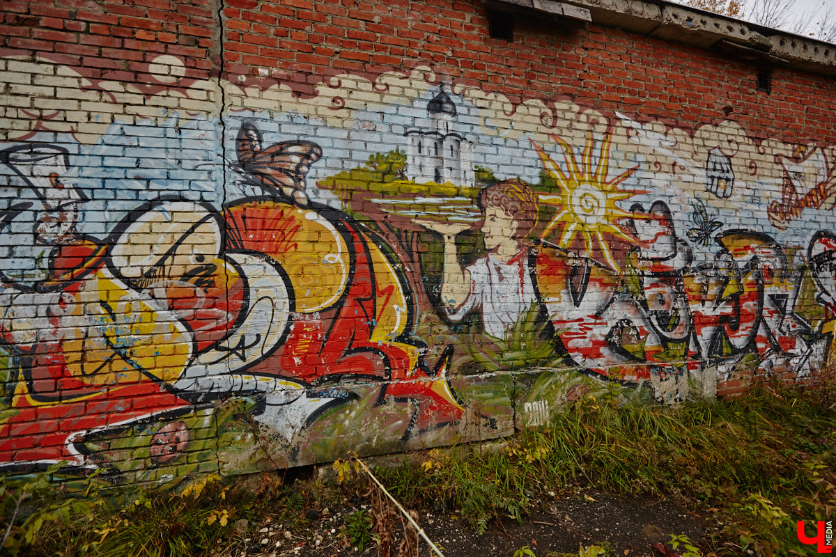 После знакомства с улицами Владимира, расположенными на дне так называемой Лохани, приглашаем прогуляться по ее склонам. Именно в этой части находятся, пожалуй, самые крутые улицы бывшей Гончарной слободы. Причем таковыми они являются не только из-за ландшафта, но также исходя из стоимости объектов, которые выросли там за последние годы.