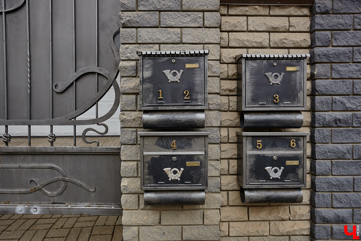 После знакомства с улицами Владимира, расположенными на дне так называемой Лохани, приглашаем прогуляться по ее склонам. Именно в этой части находятся, пожалуй, самые крутые улицы бывшей Гончарной слободы. Причем таковыми они являются не только из-за ландшафта, но также исходя из стоимости объектов, которые выросли там за последние годы.