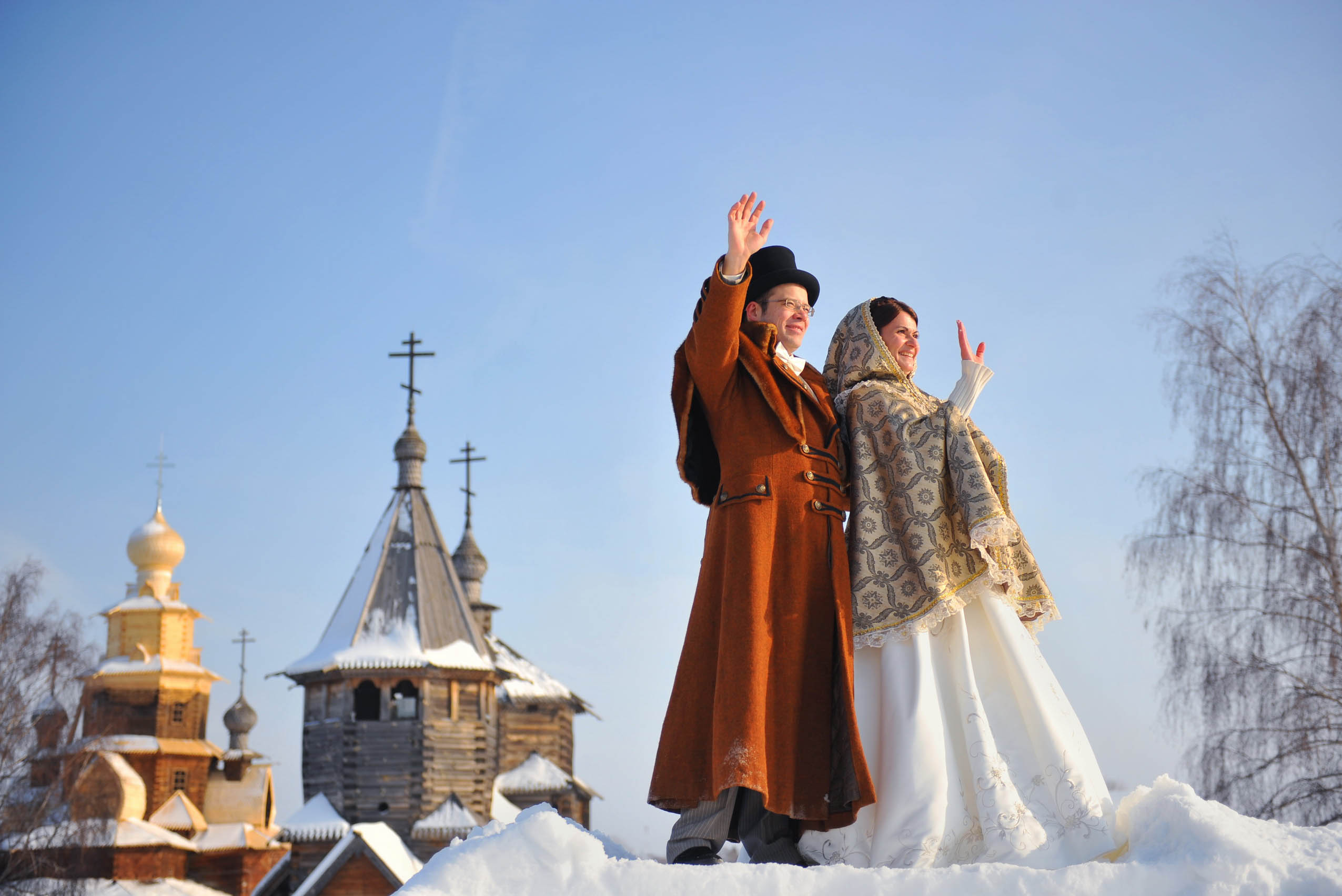 В День семьи, любви и верности молодожены со всей страны спешат в Муром, чтобы скрепить свой союз. Но вовсе не город на берегу Оки может считаться свадебной столицей Владимирской области. Куда больше желающих заключить брак в древнем Суздале. Только за последние два года в музее под открытым небом расписались жители 82 регионов страны. Лучше показатели только у Санкт-Петербурга.