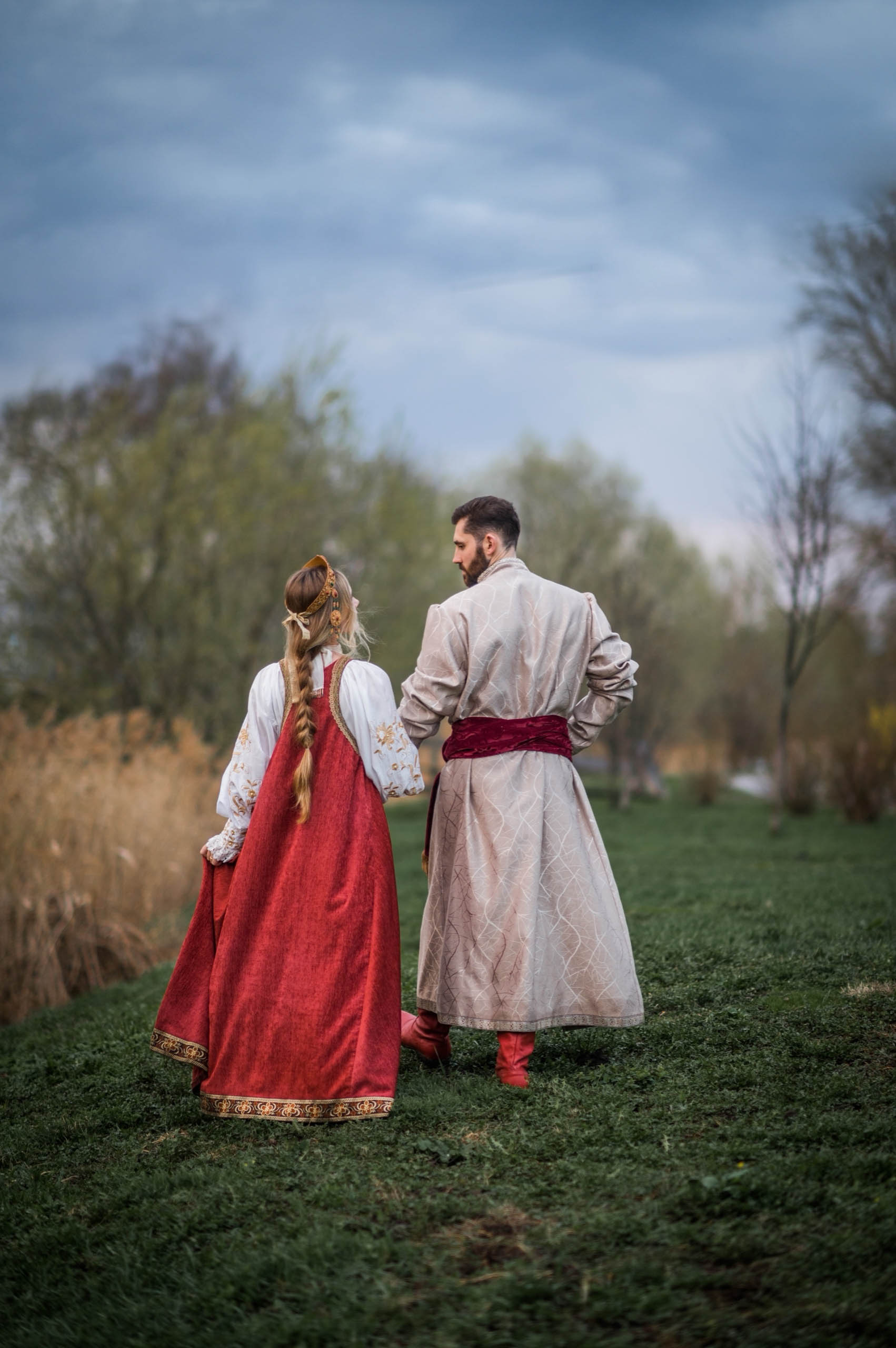В День семьи, любви и верности молодожены со всей страны спешат в Муром, чтобы скрепить свой союз. Но вовсе не город на берегу Оки может считаться свадебной столицей Владимирской области. Куда больше желающих заключить брак в древнем Суздале. Только за последние два года в музее под открытым небом расписались жители 82 регионов страны. Лучше показатели только у Санкт-Петербурга.
