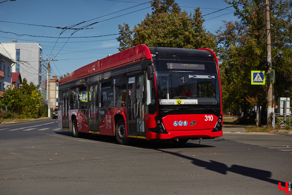 Делимся лайфхаком: до 31 декабря 2025 года на проезде в автобусах и троллейбусах Владимирской области можно неплохо сэкономить! А заодно вспоминаем, как развивался общественный транспорт в столице 33-го региона.