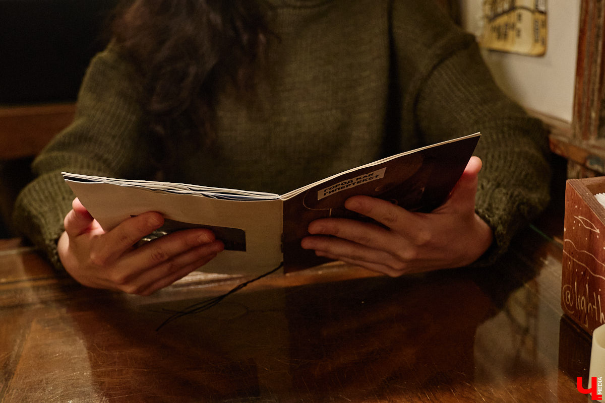 Несколько местных энтузиастов высказались о Владимире через тексты, коллажи и зарисовки. Их зины — небольшие самодельные журналы — были представлены на фестивале урбанистов в рамках своеобразной лаборатории. «Ключ-Медиа» пообщался с авторами и узнал, какие особенности окружающей среды они решили подчеркнуть.