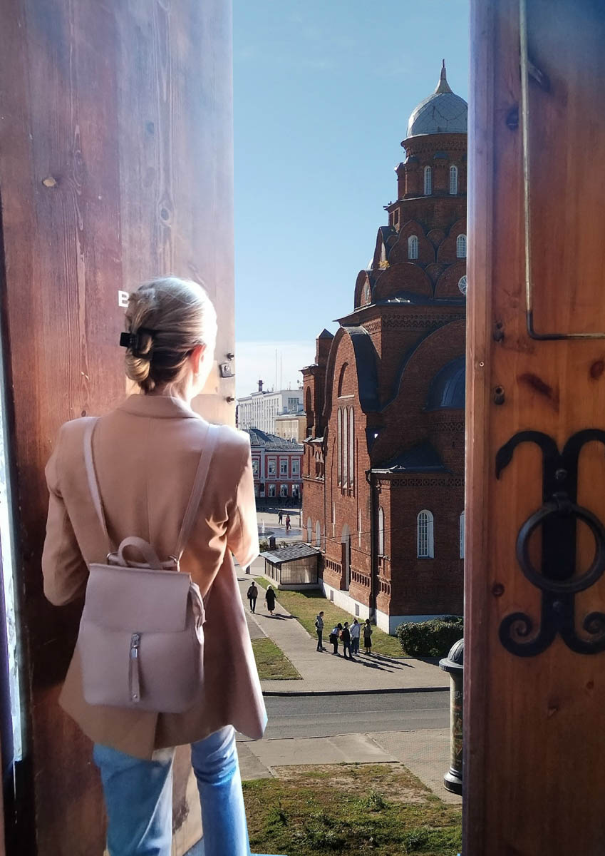 Несколько местных энтузиастов высказались о Владимире через тексты, коллажи и зарисовки. Их зины — небольшие самодельные журналы — были представлены на фестивале урбанистов в рамках своеобразной лаборатории. «Ключ-Медиа» пообщался с авторами и узнал, какие особенности окружающей среды они решили подчеркнуть.