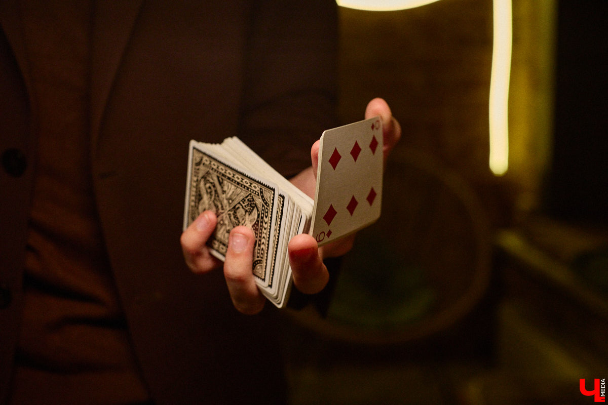 Фокусы способны вызвать искренний восторг даже у отъявленного скептика. Всё зависит от мастерства иллюзиониста. Наш герой, несмотря на юные годы, профессионально творит магию вне Хогвартса. «Ключ-Медиа» его трюков разгадать не смог, зато задал несколько неудобных вопросов.