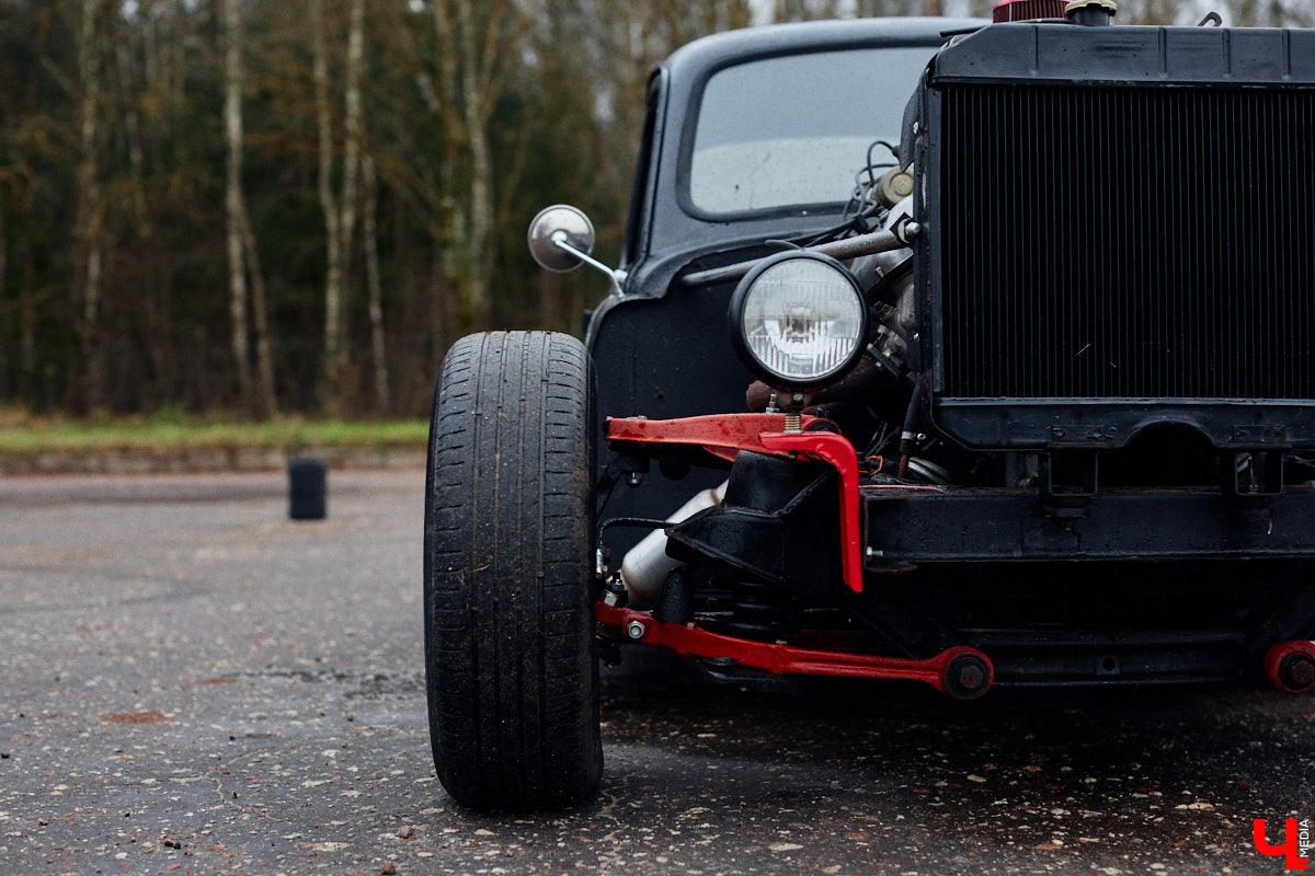 Житель Владимира Николай Папушев собрал гоночный автомобиль на базе легендарного «запорожца». Хот-род поражает не только дизайном, но и мощью мотора. На городских дорогах его, конечно, не встретишь. Экстремальные заезды проходят только на закрытых площадках. Для «Ключ-Медиа» владелец чудо-машины организовал специальный тест-драйв.