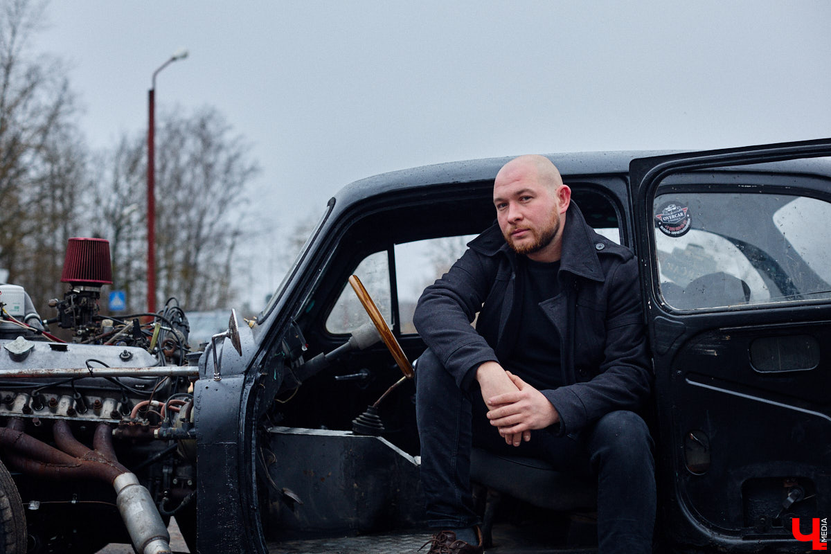 Житель Владимира Николай Папушев собрал гоночный автомобиль на базе легендарного «запорожца». Хот-род поражает не только дизайном, но и мощью мотора. На городских дорогах его, конечно, не встретишь. Экстремальные заезды проходят только на закрытых площадках. Для «Ключ-Медиа» владелец чудо-машины организовал специальный тест-драйв.