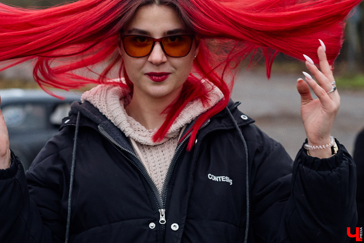 Житель Владимира Николай Папушев собрал гоночный автомобиль на базе легендарного «запорожца». Хот-род поражает не только дизайном, но и мощью мотора. На городских дорогах его, конечно, не встретишь. Экстремальные заезды проходят только на закрытых площадках. Для «Ключ-Медиа» владелец чудо-машины организовал специальный тест-драйв.