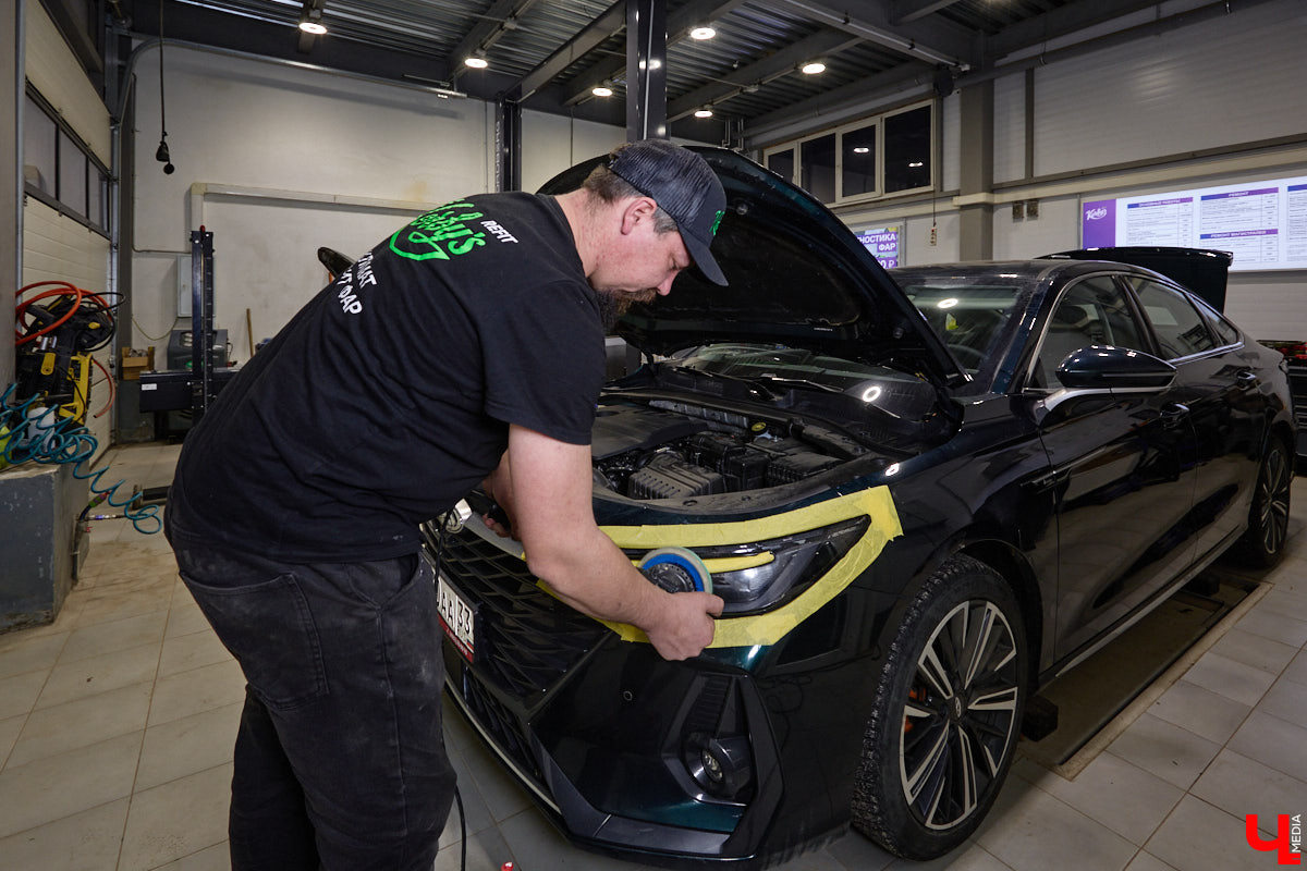 Представьте: вы едете ночью по темной дороге, сигнальный свет едва пробивается сквозь мрак. На парковке замечаете: стекла тусклые, запотевшие, с мелкими трещинами. Но спустя несколько часов тот же автомобиль триумфально возвращается в гараж: его фары сияют ярко, четко, почти ослепительно. Именно тогда понимаешь: в автосервисе Kerby’s Refit умеют творить чудеса!