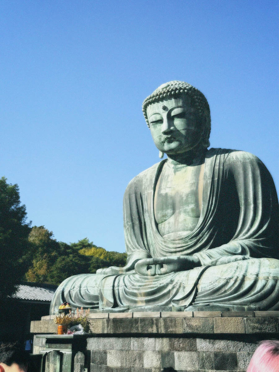 Погрузиться в мир волшебства не так уж сложно. Достаточно купить билет на самолет в Японию. В этом убедились владимирский фотограф Алиса Рунова и ее супруг Артем Баландин. Кроме местных сказочных храмов они побывали в парках развлечений, которые точно понравятся фанатам Гарри Поттера, а также любителям других известных фильмов, сериалов и видеоигр. Своими впечатлениями путешественники поделились с «Ключ-Медиа».