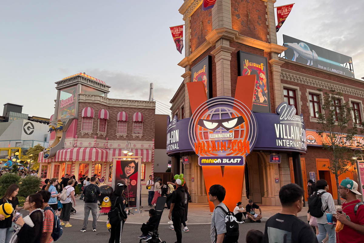 Погрузиться в мир волшебства не так уж сложно. Достаточно купить билет на самолет в Японию. В этом убедились владимирский фотограф Алиса Рунова и ее супруг Артем Баландин. Кроме местных сказочных храмов они побывали в парках развлечений, которые точно понравятся фанатам Гарри Поттера, а также любителям других известных фильмов, сериалов и видеоигр. Своими впечатлениями путешественники поделились с «Ключ-Медиа».