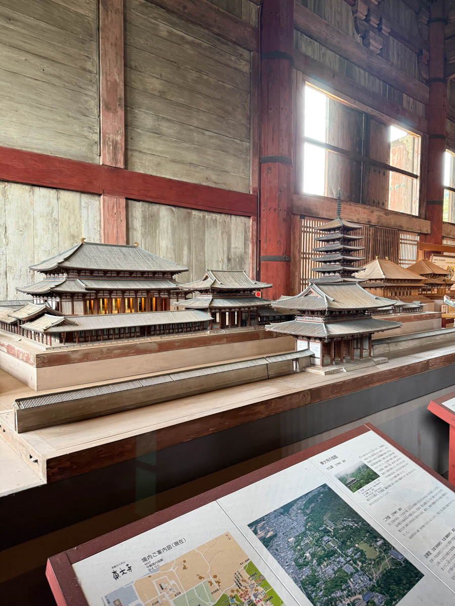 Погрузиться в мир волшебства не так уж сложно. Достаточно купить билет на самолет в Японию. В этом убедились владимирский фотограф Алиса Рунова и ее супруг Артем Баландин. Кроме местных сказочных храмов они побывали в парках развлечений, которые точно понравятся фанатам Гарри Поттера, а также любителям других известных фильмов, сериалов и видеоигр. Своими впечатлениями путешественники поделились с «Ключ-Медиа».