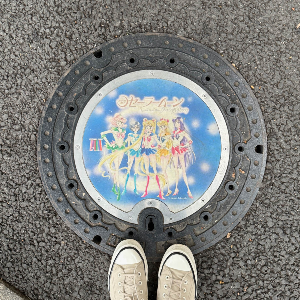 Погрузиться в мир волшебства не так уж сложно. Достаточно купить билет на самолет в Японию. В этом убедились владимирский фотограф Алиса Рунова и ее супруг Артем Баландин. Кроме местных сказочных храмов они побывали в парках развлечений, которые точно понравятся фанатам Гарри Поттера, а также любителям других известных фильмов, сериалов и видеоигр. Своими впечатлениями путешественники поделились с «Ключ-Медиа».