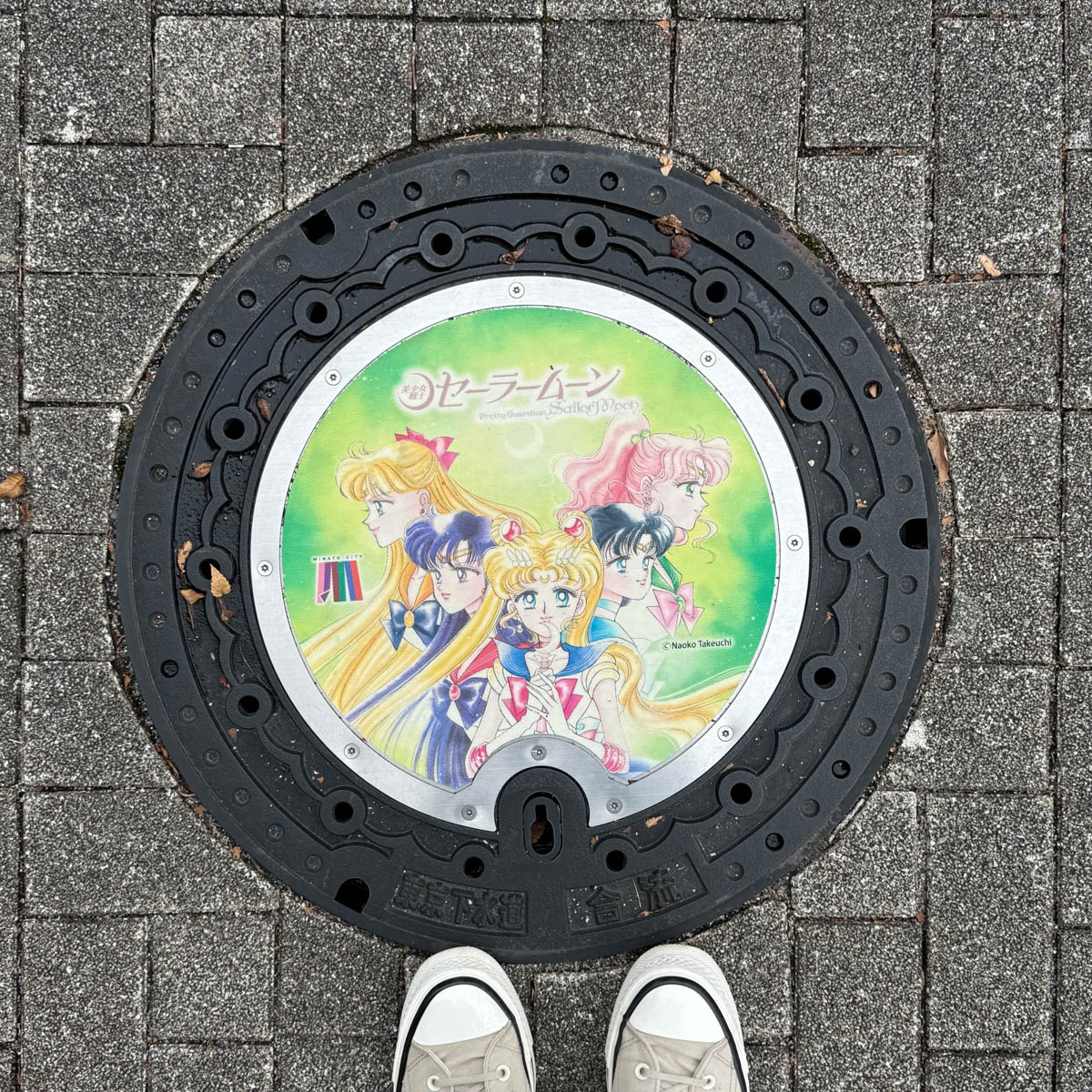 Погрузиться в мир волшебства не так уж сложно. Достаточно купить билет на самолет в Японию. В этом убедились владимирский фотограф Алиса Рунова и ее супруг Артем Баландин. Кроме местных сказочных храмов они побывали в парках развлечений, которые точно понравятся фанатам Гарри Поттера, а также любителям других известных фильмов, сериалов и видеоигр. Своими впечатлениями путешественники поделились с «Ключ-Медиа».