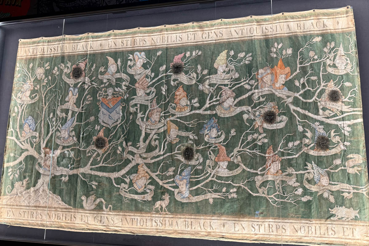 Погрузиться в мир волшебства не так уж сложно. Достаточно купить билет на самолет в Японию. В этом убедились владимирский фотограф Алиса Рунова и ее супруг Артем Баландин. Кроме местных сказочных храмов они побывали в парках развлечений, которые точно понравятся фанатам Гарри Поттера, а также любителям других известных фильмов, сериалов и видеоигр. Своими впечатлениями путешественники поделились с «Ключ-Медиа».