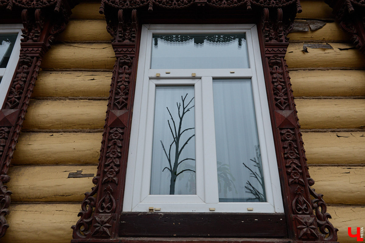 Суздаль не первый год бьет рекорд по числу туристов. Но едут туда не только за тишиной и аутентичностью древнего города. Инфраструктура также важна как для гостей, так и для самих жителей. В прошлом году музей под открытым небом удалось масштабно преобразить, вот только не все задуманные проекты успели довести до ума в срок. Продолжилось благоустройство и в этом сезоне. «Ключ-Медиа» прогулялся по местным улочкам и оценил последние изменения.