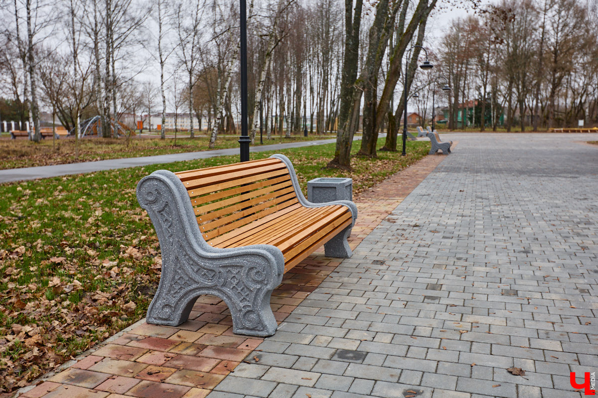 Суздаль не первый год бьет рекорд по числу туристов. Но едут туда не только за тишиной и аутентичностью древнего города. Инфраструктура также важна как для гостей, так и для самих жителей. В прошлом году музей под открытым небом удалось масштабно преобразить, вот только не все задуманные проекты успели довести до ума в срок. Продолжилось благоустройство и в этом сезоне. «Ключ-Медиа» прогулялся по местным улочкам и оценил последние изменения.